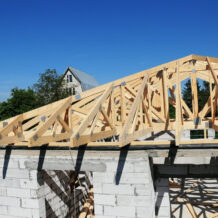 Drewno klejone KVH – solidna baza dla dachu